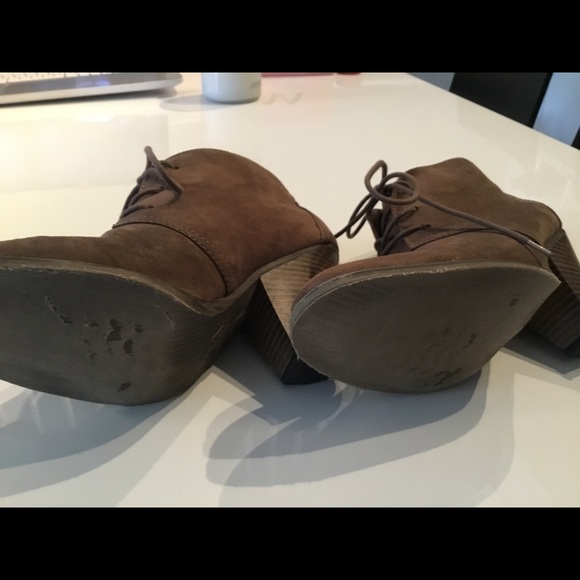 EUC Brown Leather Booties SZ 8 1/2 - Picture 4 of 5